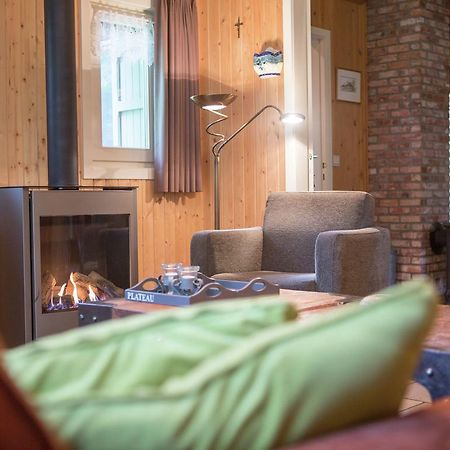 Luxurious Chalet In Oud Turnhout With Large Garden Villa Oud-Turnhout ภายนอก รูปภาพ