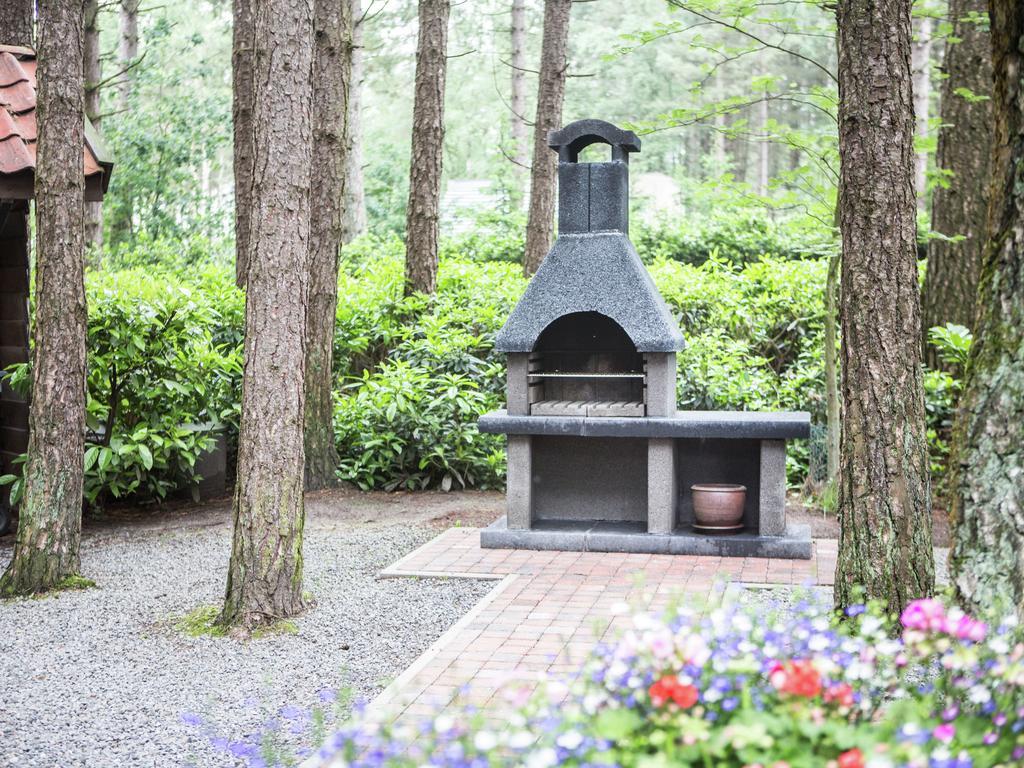 Luxurious Chalet In Oud Turnhout With Large Garden Villa Oud-Turnhout ภายนอก รูปภาพ