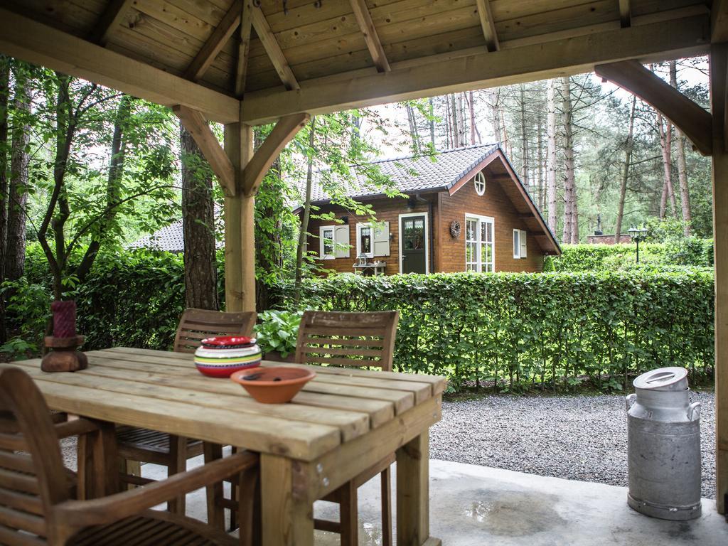 Luxurious Chalet In Oud Turnhout With Large Garden Villa Oud-Turnhout ภายนอก รูปภาพ
