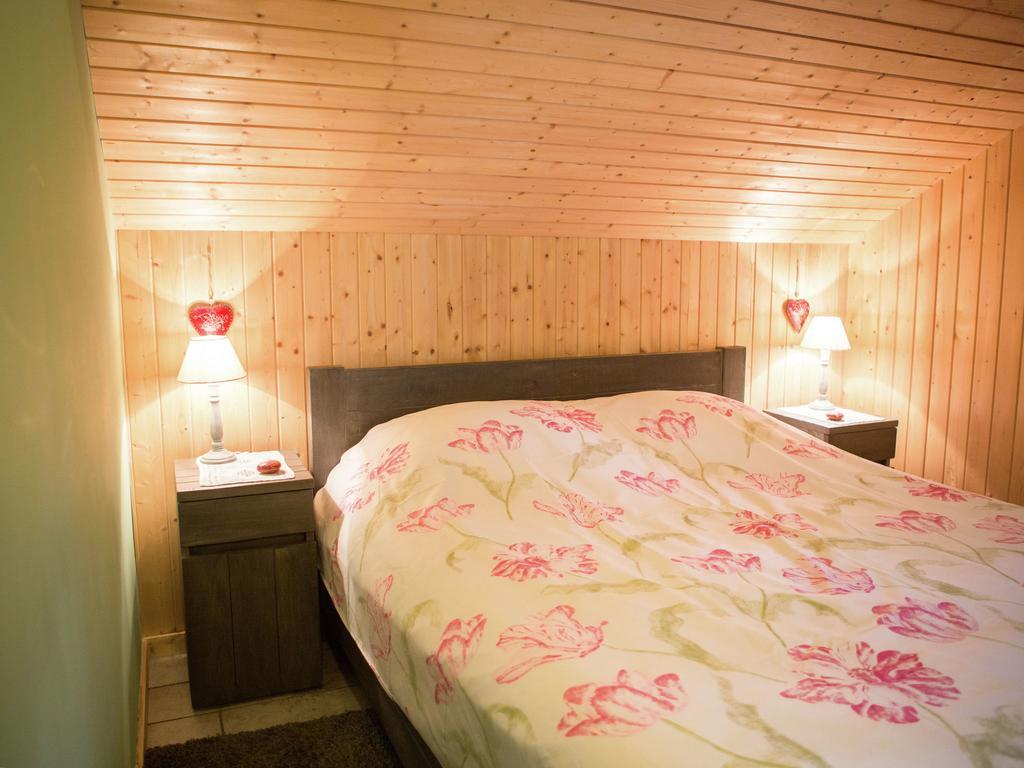 Luxurious Chalet In Oud Turnhout With Large Garden Villa Oud-Turnhout ภายนอก รูปภาพ