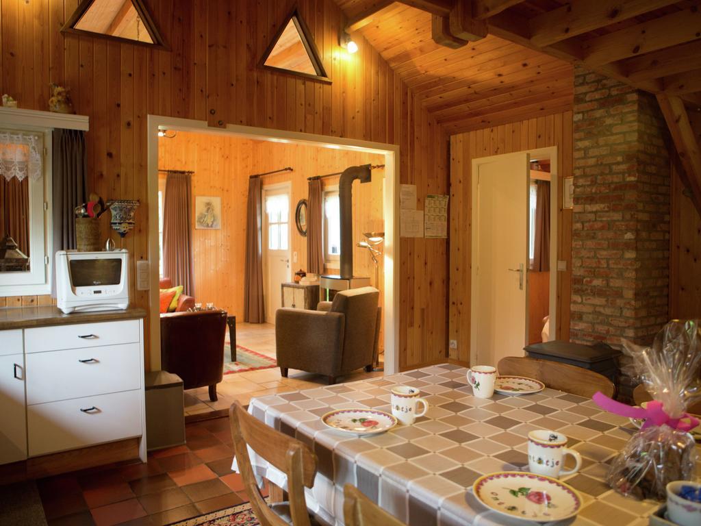Luxurious Chalet In Oud Turnhout With Large Garden Villa Oud-Turnhout ภายนอก รูปภาพ