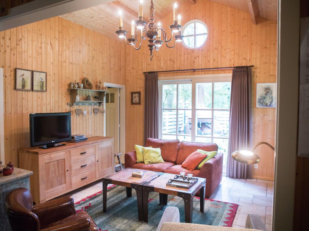 Luxurious Chalet In Oud Turnhout With Large Garden Villa Oud-Turnhout ภายนอก รูปภาพ