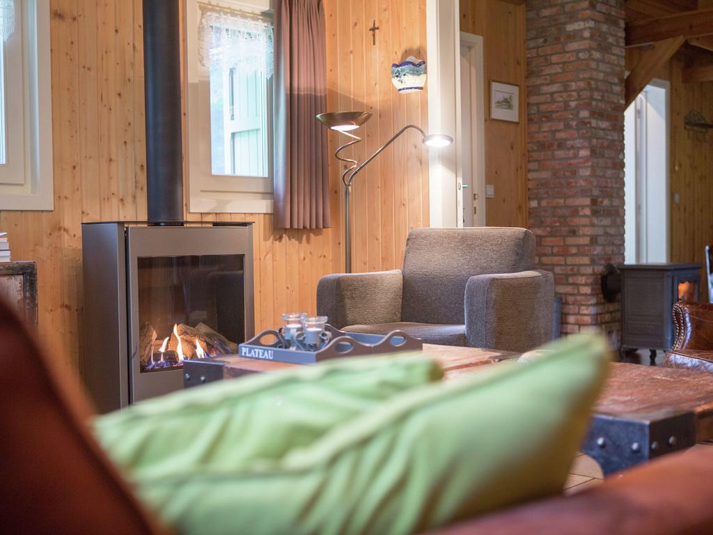 Luxurious Chalet In Oud Turnhout With Large Garden Villa Oud-Turnhout ภายนอก รูปภาพ